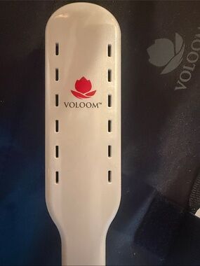 VOLOOM hair volumizing tool with heat resistant pouch.  USED ONCE, LIKE NEW.
